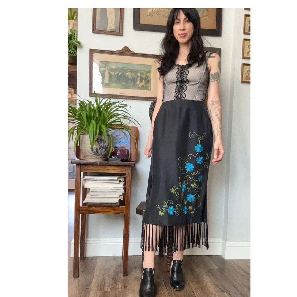 Vintage Y2k 90s Clio Petites Black Silk Floral Embroidered Fringe Midi Skirt